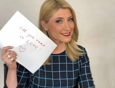 Ζεϊμπεκιά χόρεψε η Σία Κοσιώνη στη γιορτή του ΣΚΑΪ (βίντεο)